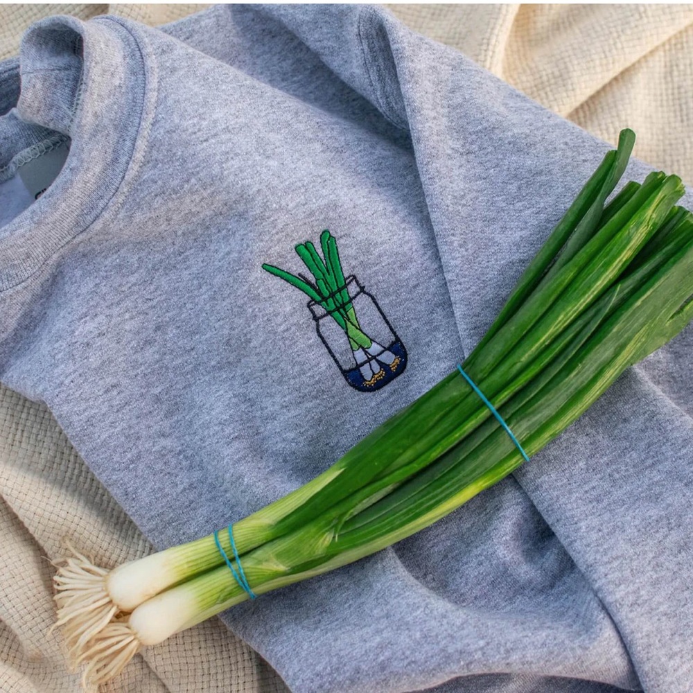 Ni De Mama Green Onion in Masor Jar Embroidered Sweatshirt